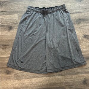 Under Armour Gray Athletic Shorts Performance.  Heat Gear Size Medium Loose Fit